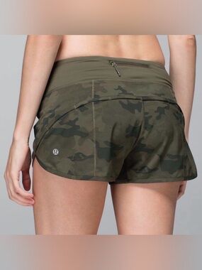 Lululemon Run Speed 2.5” inch short in Savasana Camo / green fatigue size 2 XS.